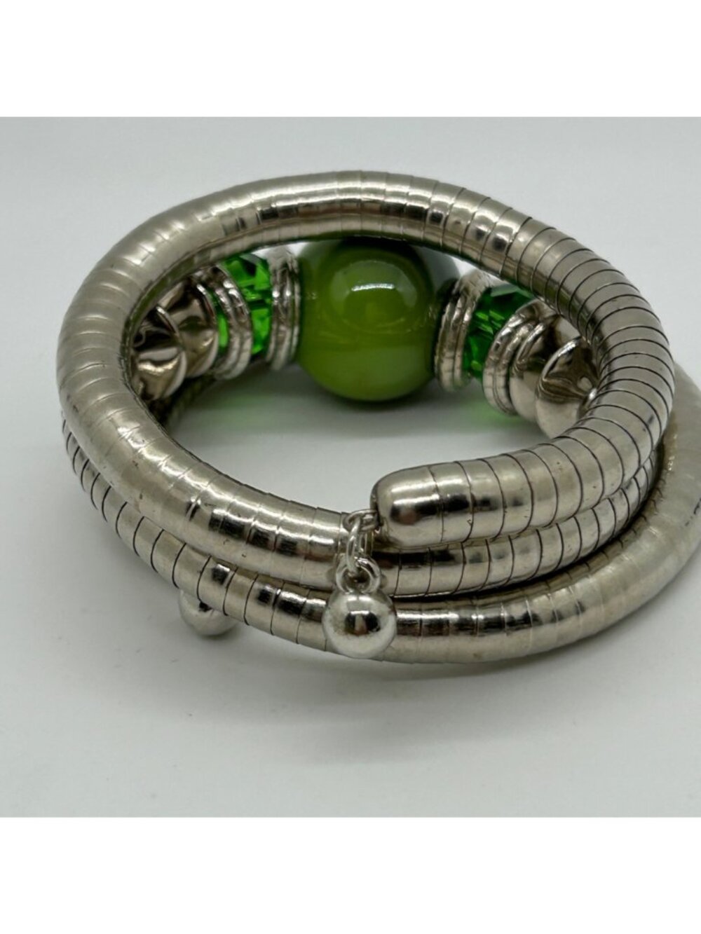 Silver-Tone Memory Wire Bracelet Green Acrylic Beads Chunky Bohemian Adjustable - Picture 7 of 10